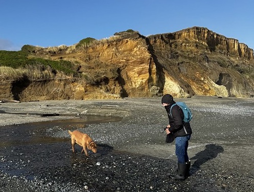 Gemstone Beach in August - at the Taunoa Stream with JP and Ohla Dog